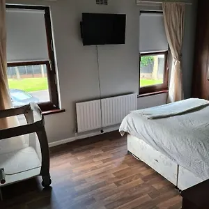https://massive-4-bed-home-walking-distance-to-the-city-lights.belfasthotelsireland.com